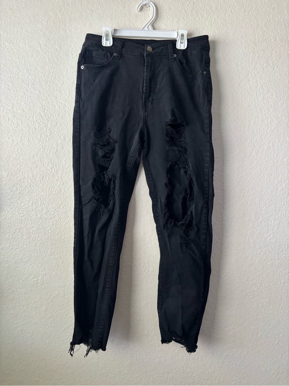 Women's Black Distressed Skinny Jeans